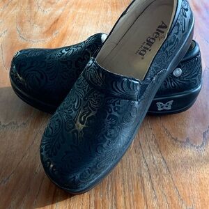 Alegria Women's Black Embossed Clogs Keli Size 39